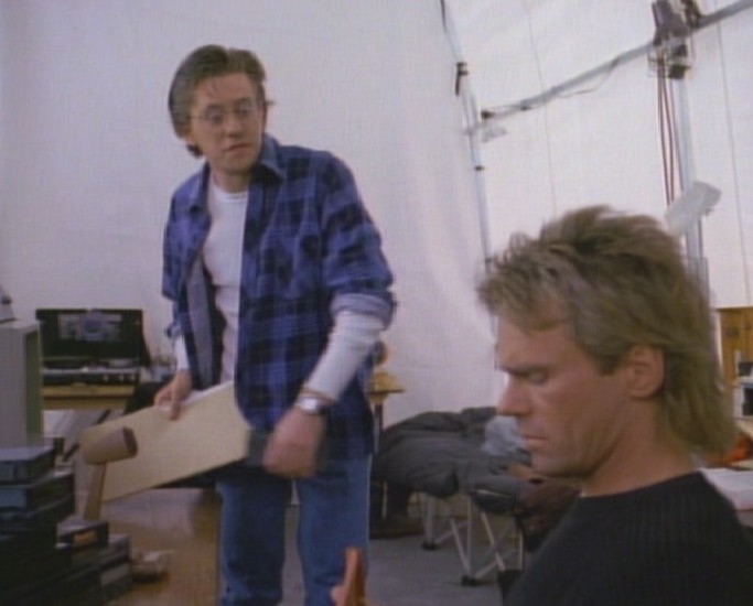 Angus MacGyver Trucs et Astuces - 6x13 Terre St�rile - <!�9m12 --> Willis et Mac de la Fondation Phoenix.